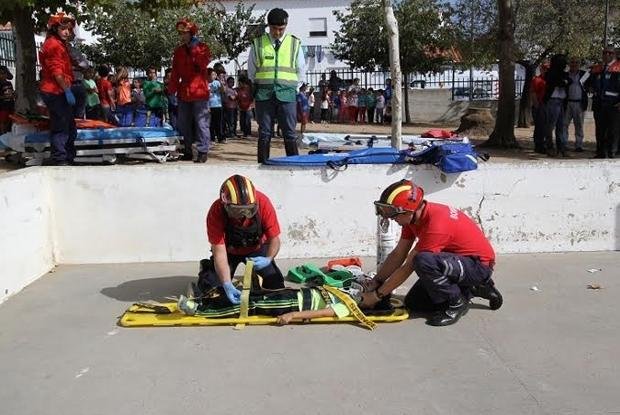 “Srs presidentes de câmara não deixem cair os bombeiros” apela Domingos Fabela