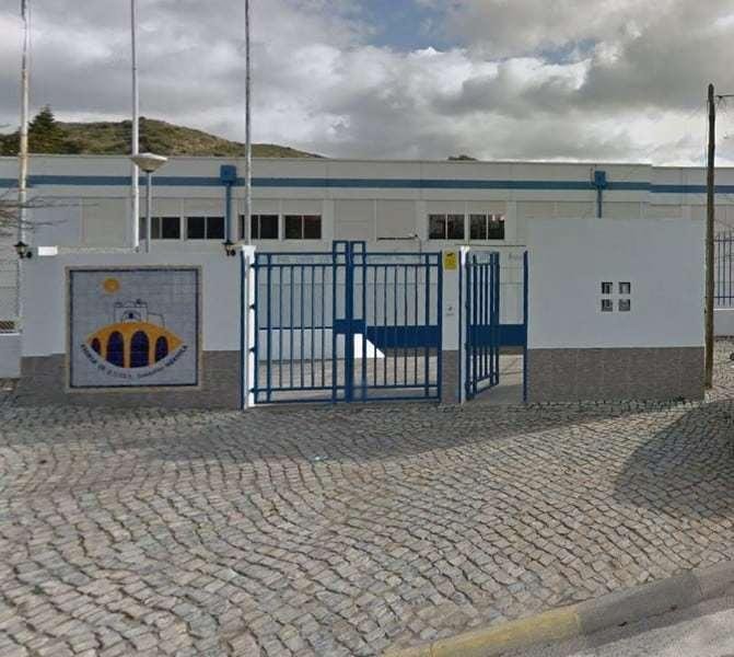 Câmara Municipal de Mértola iniciou a remoção de Amianto da Escola Secundária