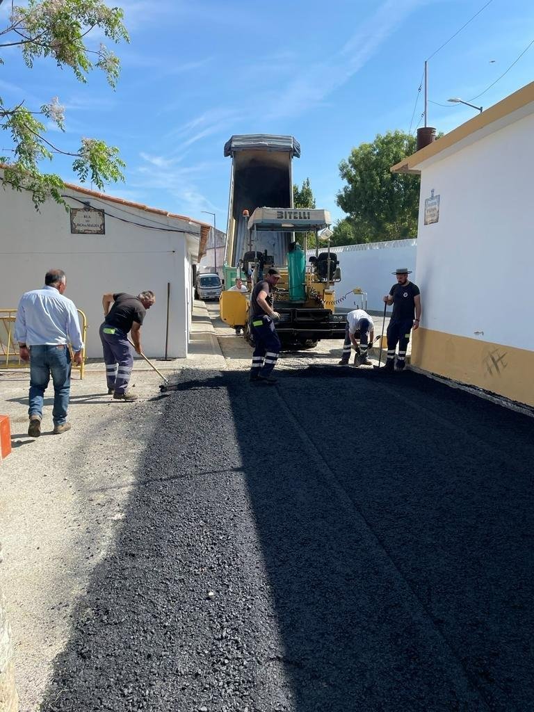 Câmara de Alvito está a realizar trabalhos de pavimentação em Vila Nova da Baronia