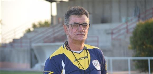 António Calatróia é o treinador da equipa de juvenis do Despertar