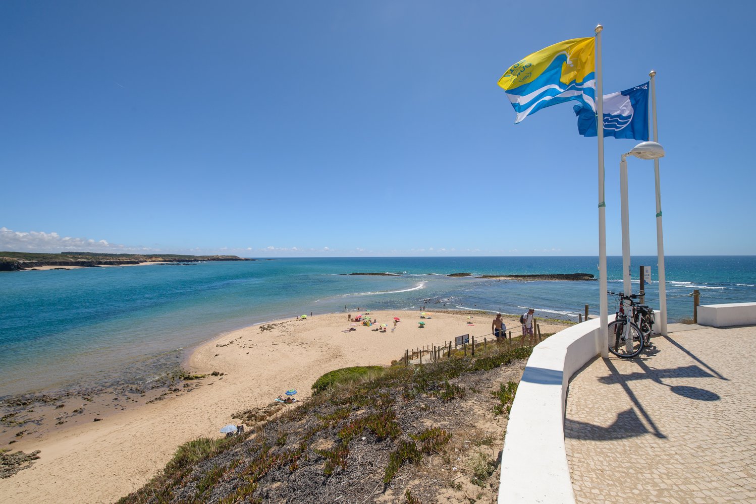 Até ao final de agosto há transporte gratuito nas praias do litoral alentejano
