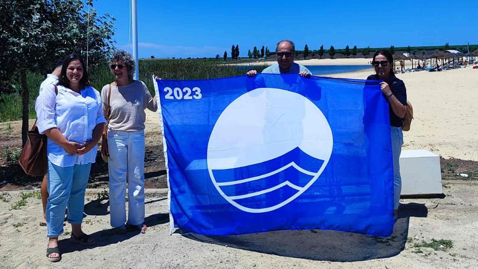 Beja: Parque Fluvial dos Cinco Réis hasteou a Bandeira Azul e Bandeira de Praia Acessível