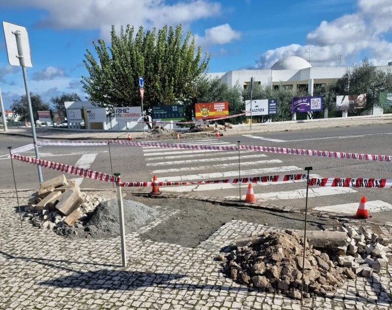 Beja: Rua Cidade de São Paulo e na Rua Francisco da Costa Gomes com obras em curso