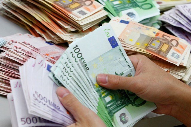 Taxas Euribor caem em todos os prazos e a 12 meses tem o valor mais baixo registado desde Abril