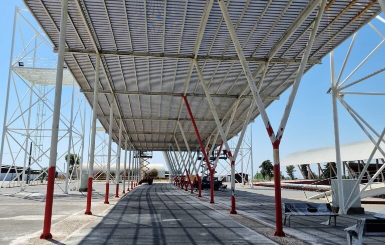 Beja: Prossegue a empreitada de pintura dos sombreamentos do Parque de Feiras e Exposições