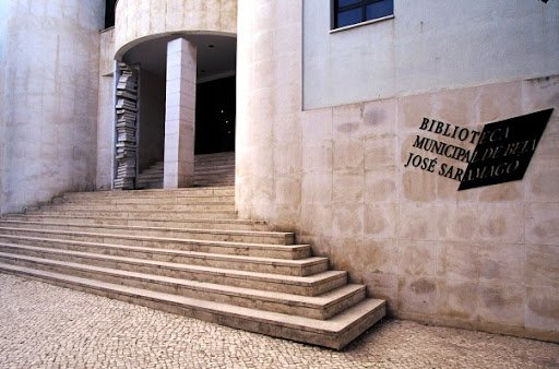 As bibliotecas são culturalmente “insubstituíveis” afirma Paula Santos
