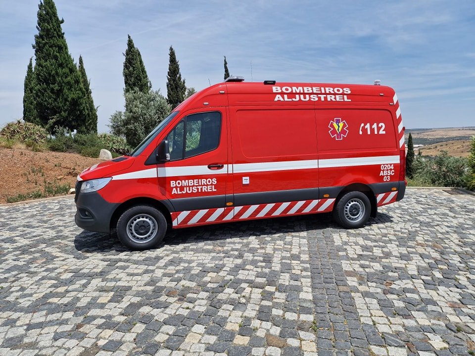 Bombeiros de Aljustrel recebem nova ambulância