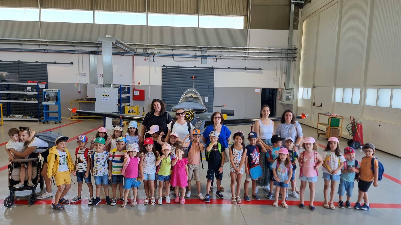 Cerca de 30 crianças visitaram a Base Aérea de Beja na última terça-feira