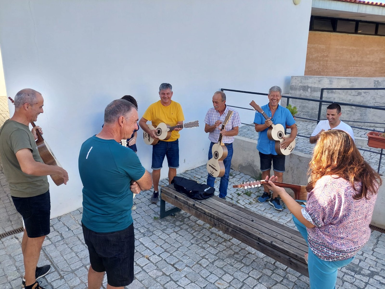 Castro Verde: Autarquia entregou Violas Campaniças a Alunos do Centro de Artes e da Viola Campaniça