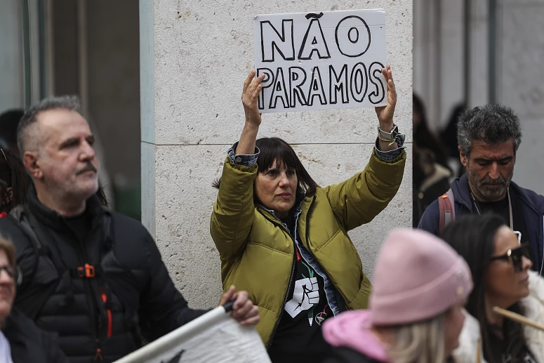 Stop anuncia greve de profissionais da educação para 15 de novembro