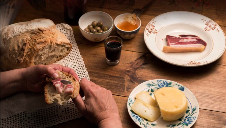 Mértola: XXV edição da Feira do Mel, Queijo e Pão realiza-se de 25 a 27 de abril