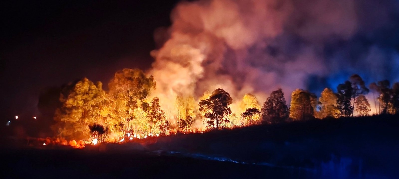 Incêndio em Odemira mantém-se ativo e mobiliza centenas de operacionais