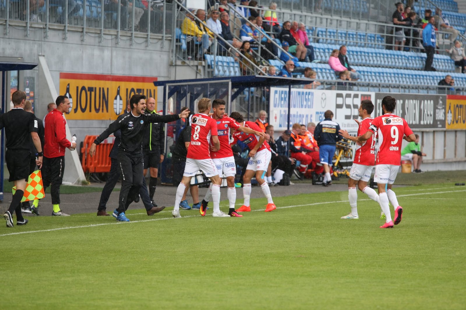 A equipa do FC Lahti treinada por Gonçalo Pereira subiu à 1ª divisão Finlandesa