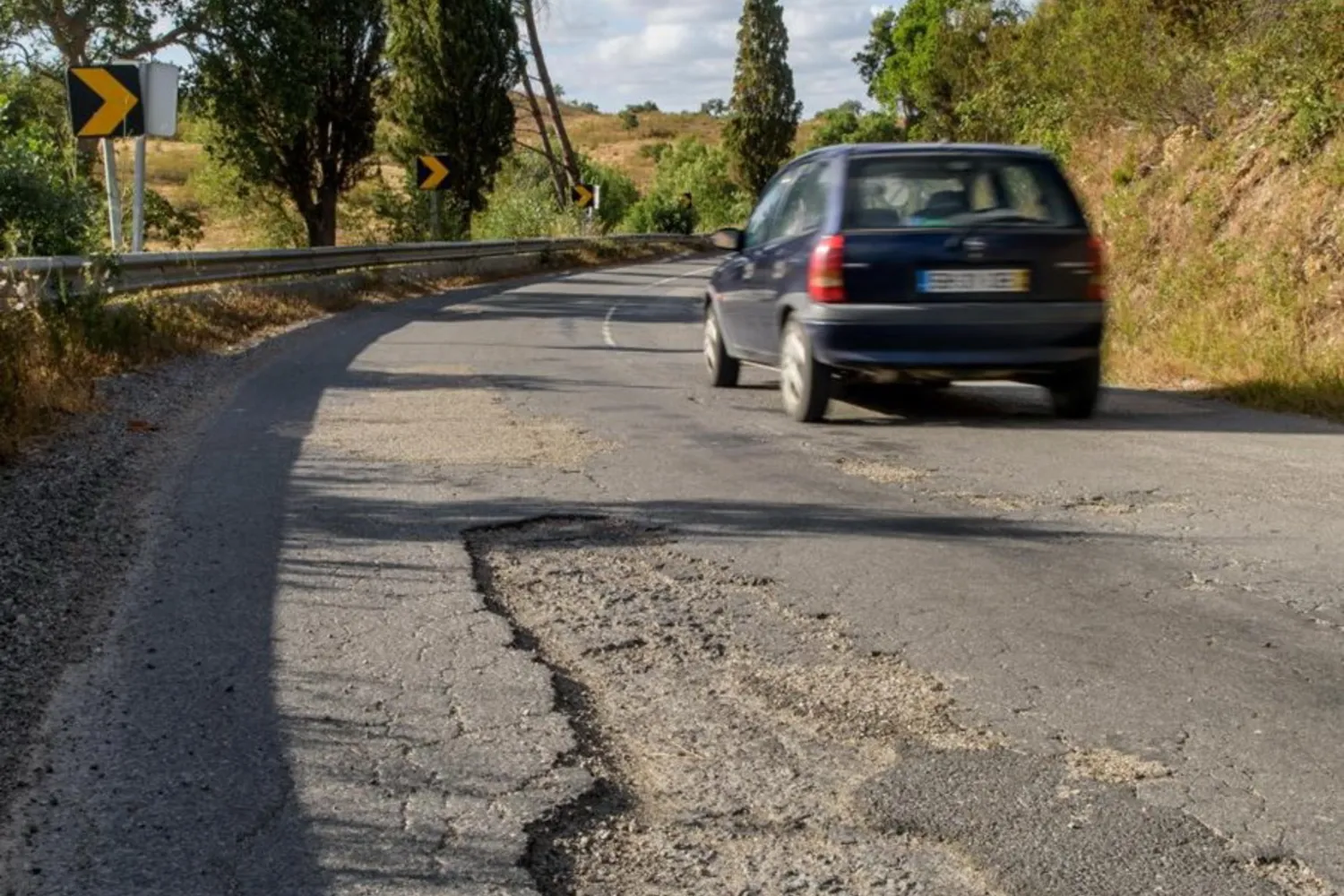 Câmara de Odemira está preocupada com o “péssimo estado das estradas nacionais do concelho”