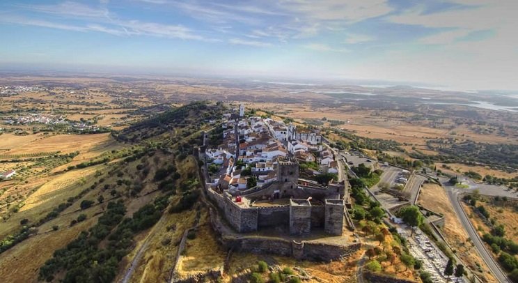 Turismo em alerta com guerra no Médio Oriente, mas Alentejo mantém otimismo