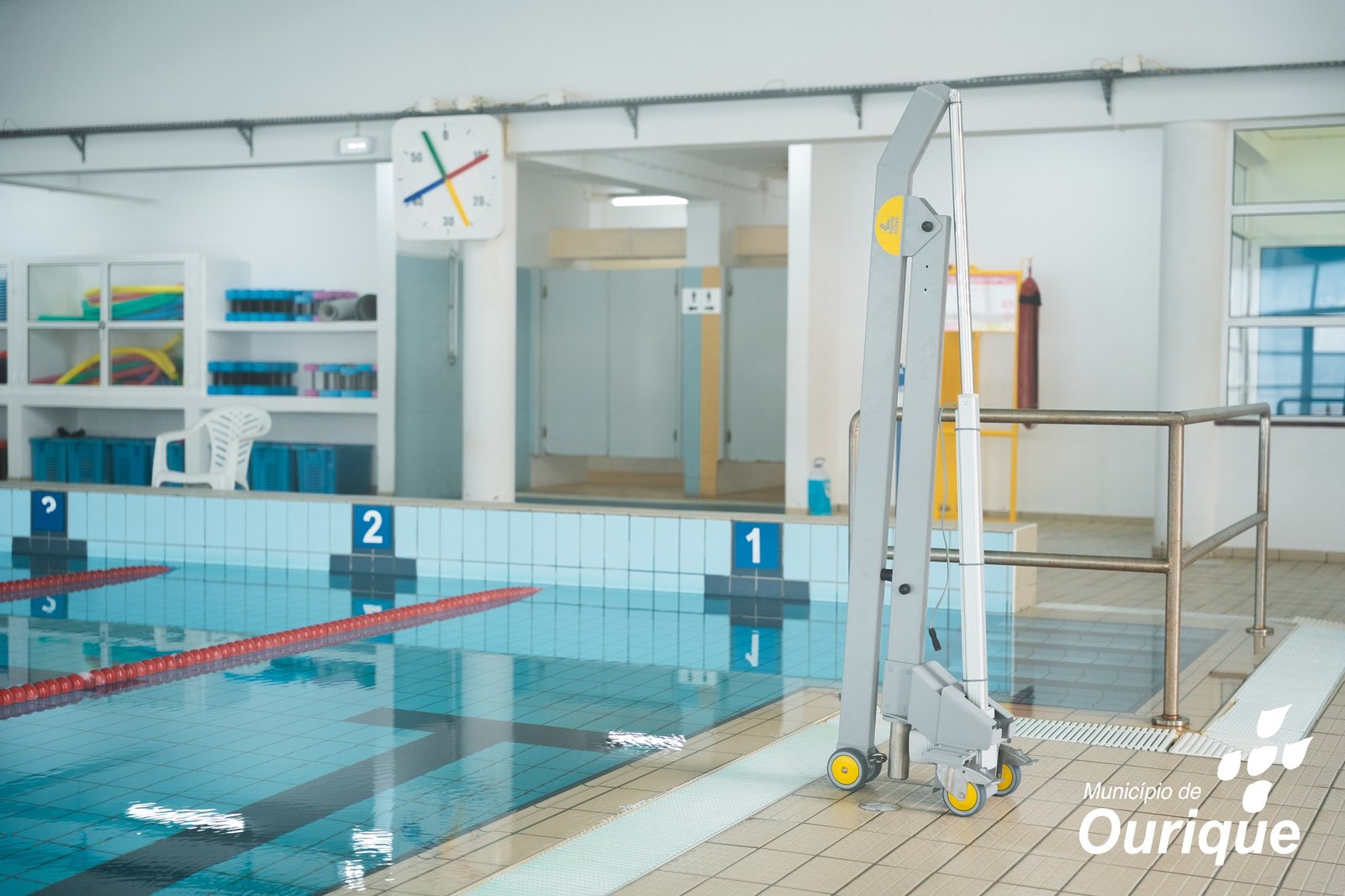 Ourique reforça acessibilidade na Piscina Municipal com nova plataforma elevatória