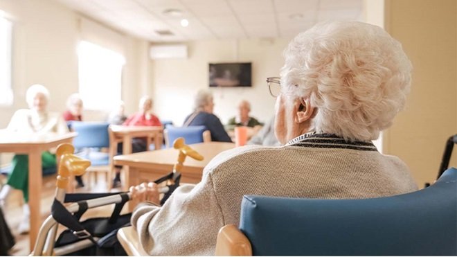 Utentes com menos recursos recebem apenas uma “hora diária de cuidados de apoio domiciliário” denuncia o MURPI