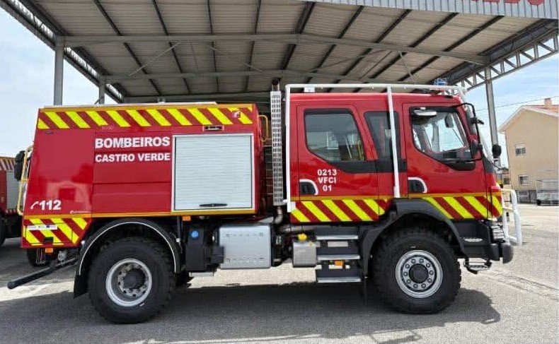 Câmara de Castro Verde entrega nova viatura de combate a incêndios aos bombeiros