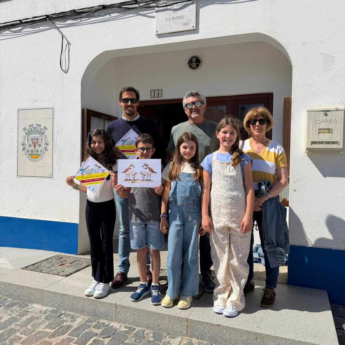 Junta de Freguesia de Vila Nova de Milfontes apoia projeto escolar para proteção do borrelho-de-coleira-interrompida