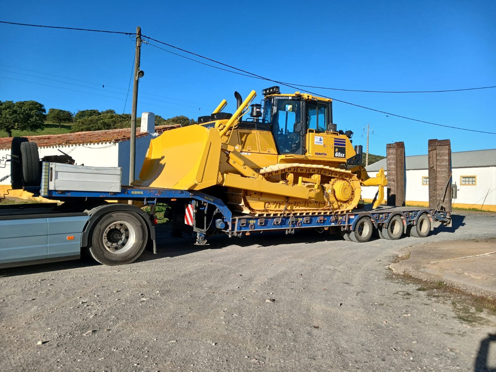 Herdade da Contenda recebe bulldozer para reforçar defesa da floresta no Baixo Alentejo
