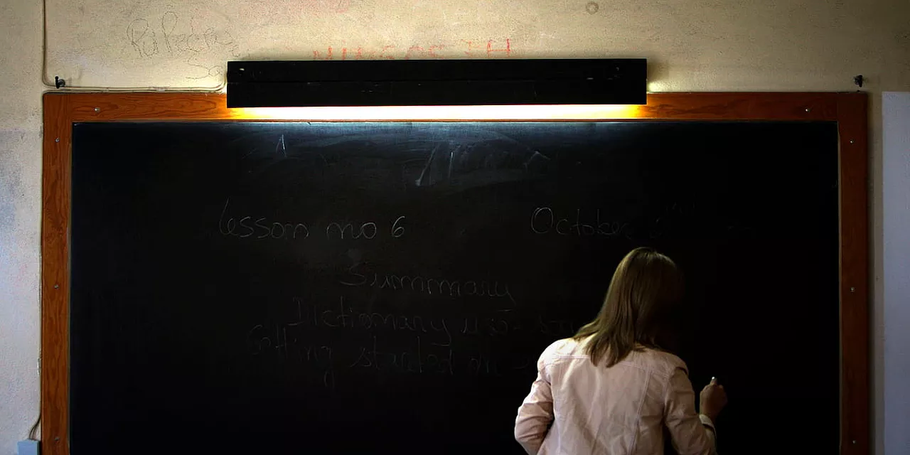 Falta de professores agravada por “elevada desistência nos cursos”, lamenta o SPZS