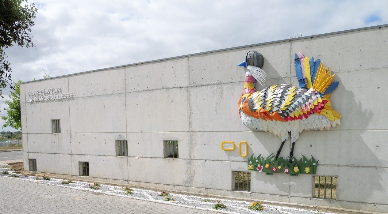 Centro Escolar Dr. Francisco Alegre inaugura instalação artística “Guardiã da Planície” em Castro Verde