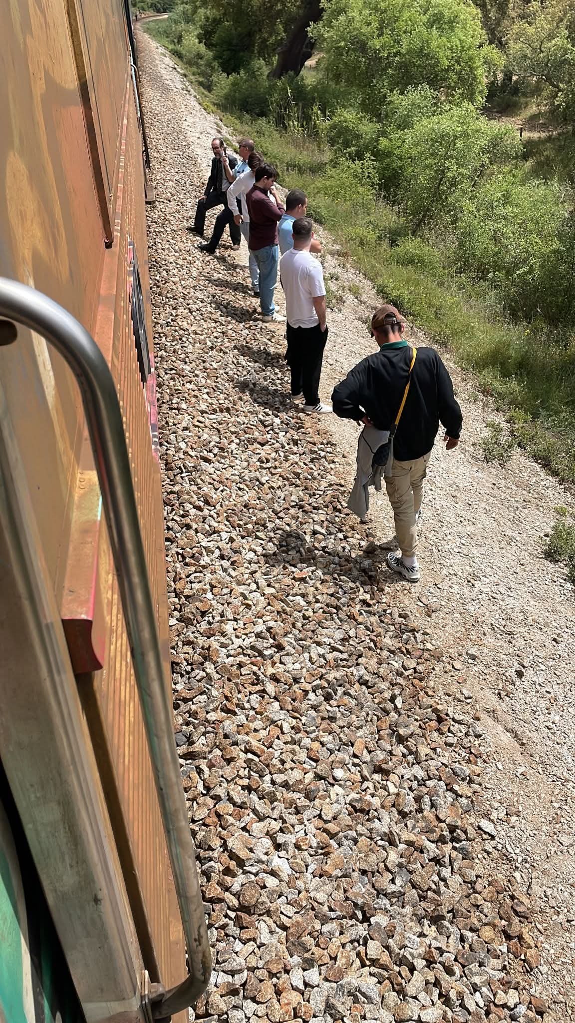 Comboio avariado deixa passageiros retidos perto de Casa Branca durante várias horas