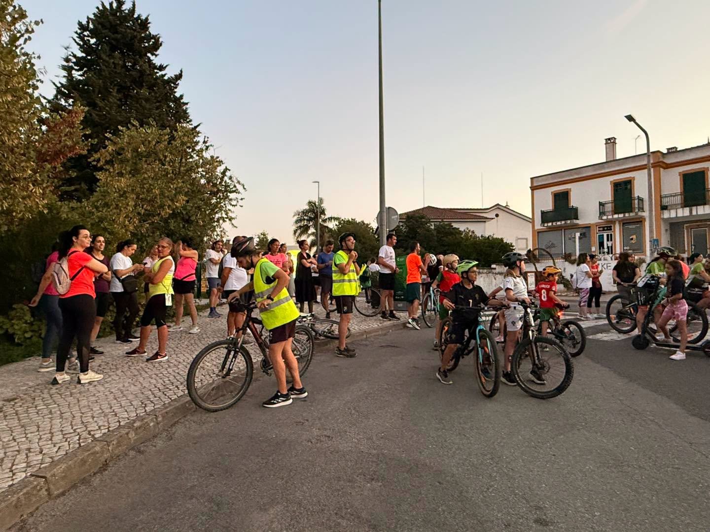 Caminhada Noturna “Volta à Vila” reuniu 112 participantes em Castro Verde