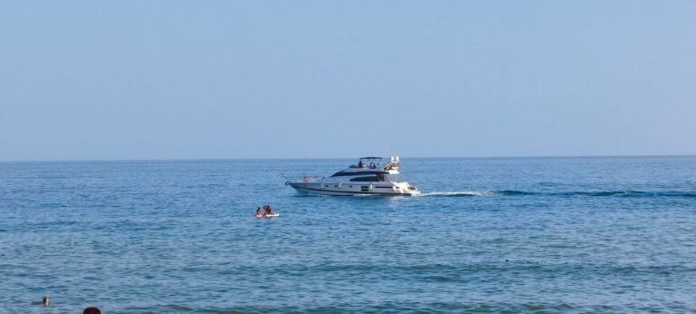 Viver junto ao mar é cada vez mais caro: Grândola lidera ranking nacional do luxo
