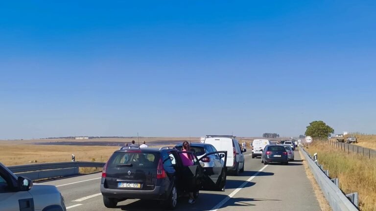 Trânsito reaberto no IP2 de forma alternada junto a Entradas – Incêndio está em fase de rescaldo