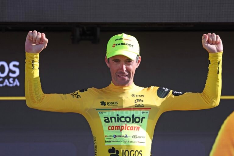 Volta Portugal em Bicicleta: Alexis Guérin veste a Camisola Amarela em dia de descanso