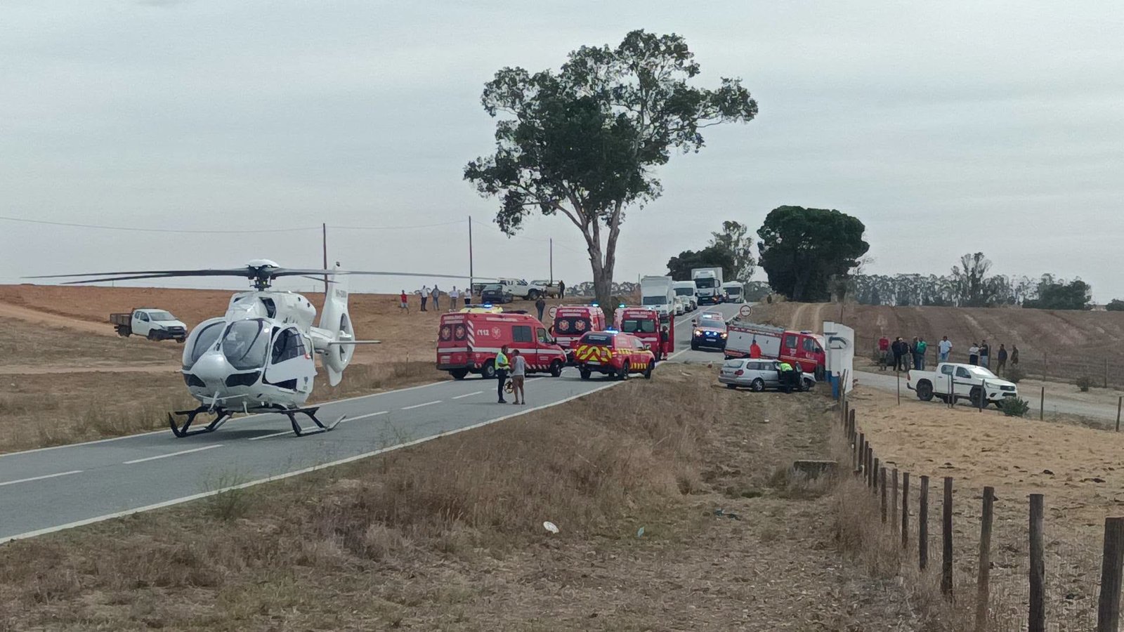 Acidente grave entre ambulância dos Bombeiros de Aljustrel e outro veículo corta EN2 (Em Atualização)
