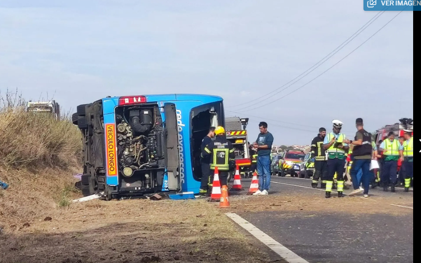 Autocarro tomba entre Serpa e Baleizão – Mais de 60 bombeiros estão no local e meio aéreo foi ativado (em atualização)