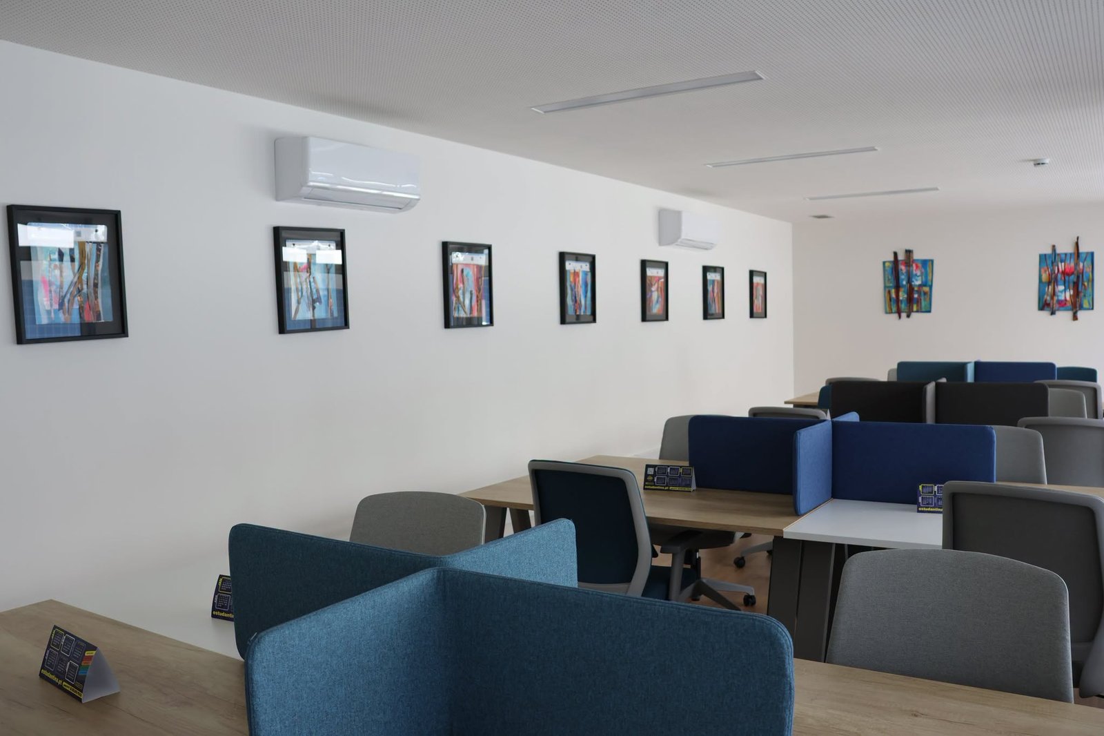 Centro de Negócios de Aljustrel recebe coleção de quadros do artista Miguel Barros