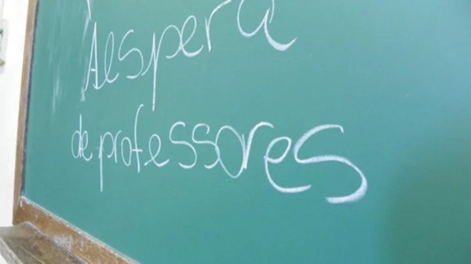 Falta de professores “persiste” apesar dos mais de 8 mil docentes por colocar